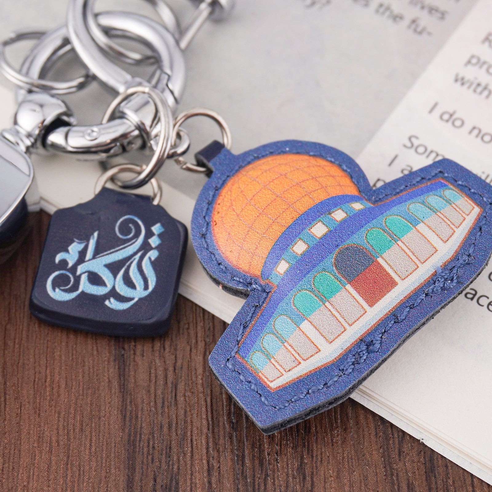 Islamic Leather Keychain with Dome of the Rock Mosque Design – Genuine Lambskin Key Ring Featuring Arabic Calligraphy "Tawakkul" – Muslim Gift for Faith & Protection