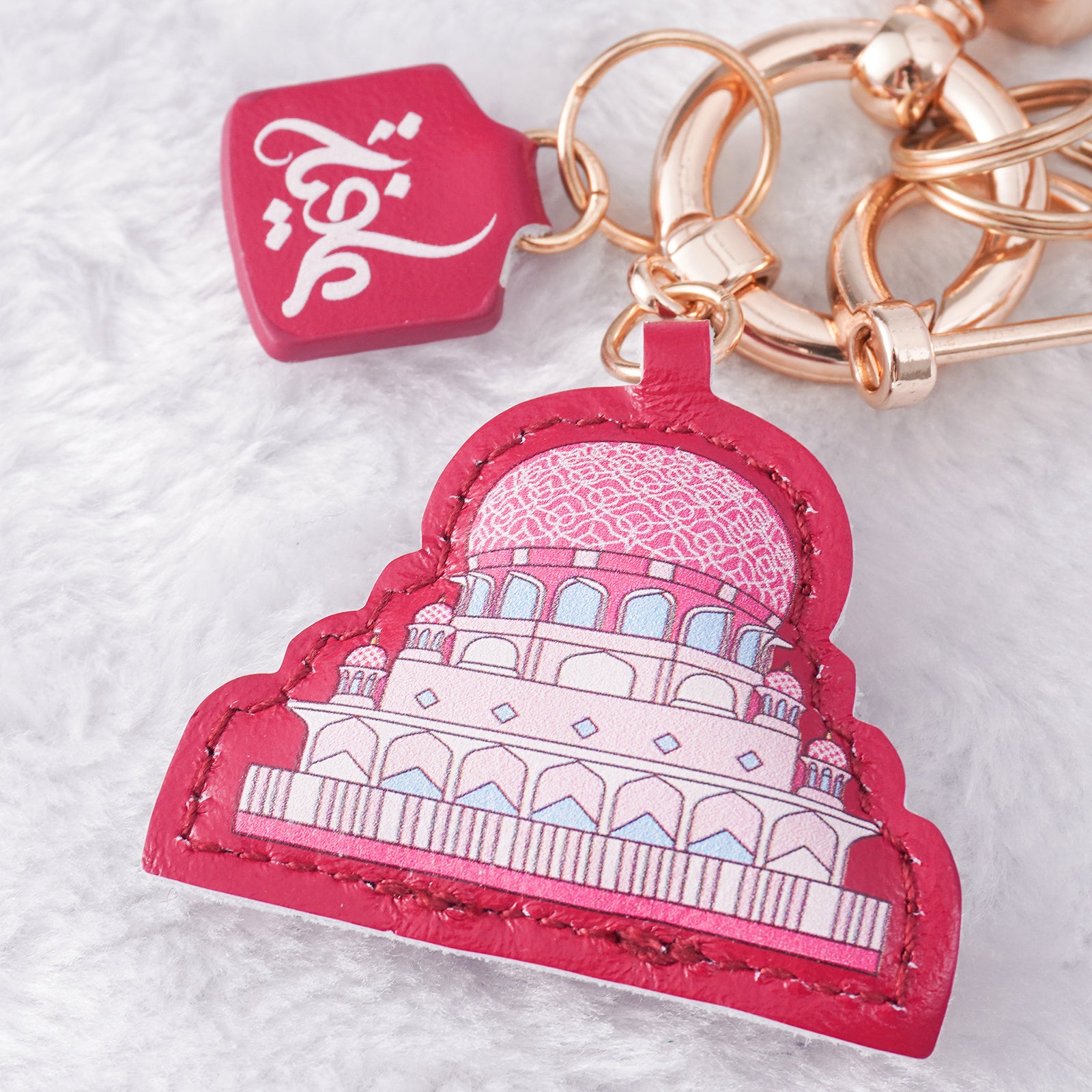 Islamic Leather Keychain with Putra Mosque Design – Genuine Lambskin Key Ring Featuring Arabic Calligraphy "Sihhat" – Muslim Gift for Health & Blessings