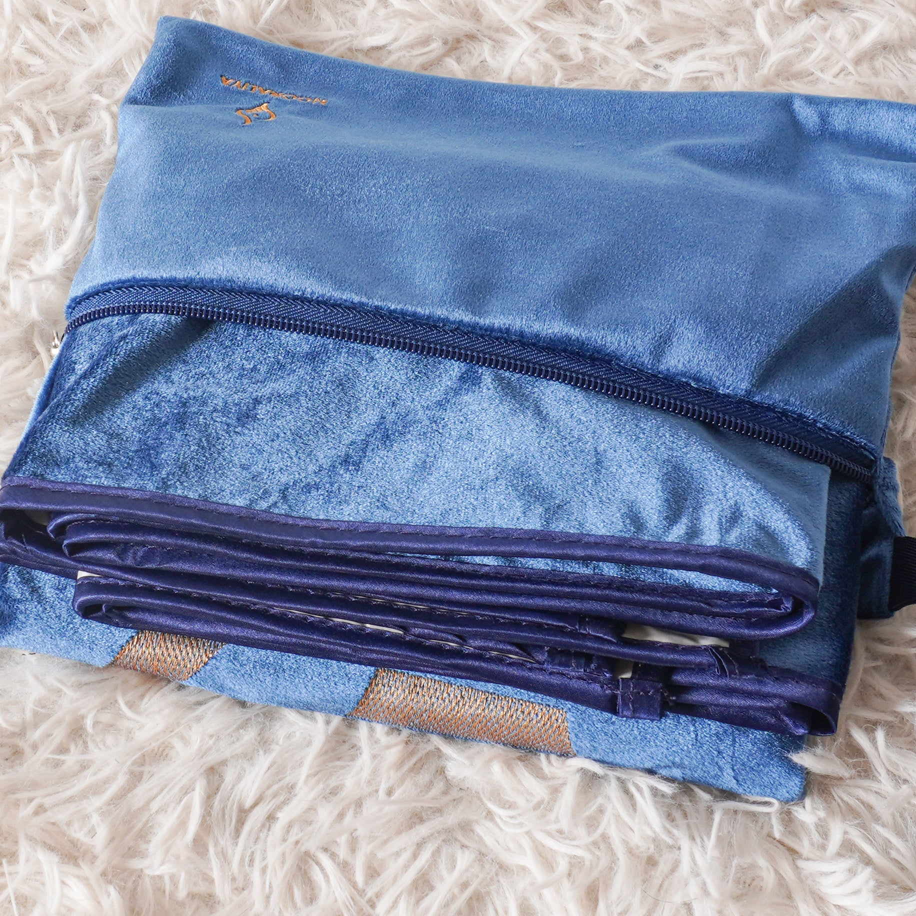 Waterproof Travel Prayer Mat – Red & Blue with Golden Kaaba Design, Eco-Friendly Fabric