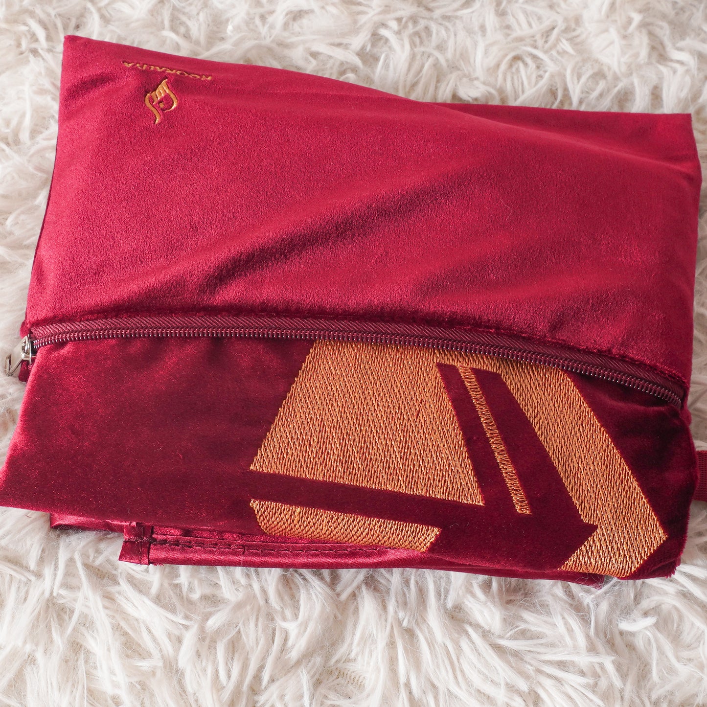 Waterproof Travel Prayer Mat – Red & Blue with Golden Kaaba Design, Eco-Friendly Fabric