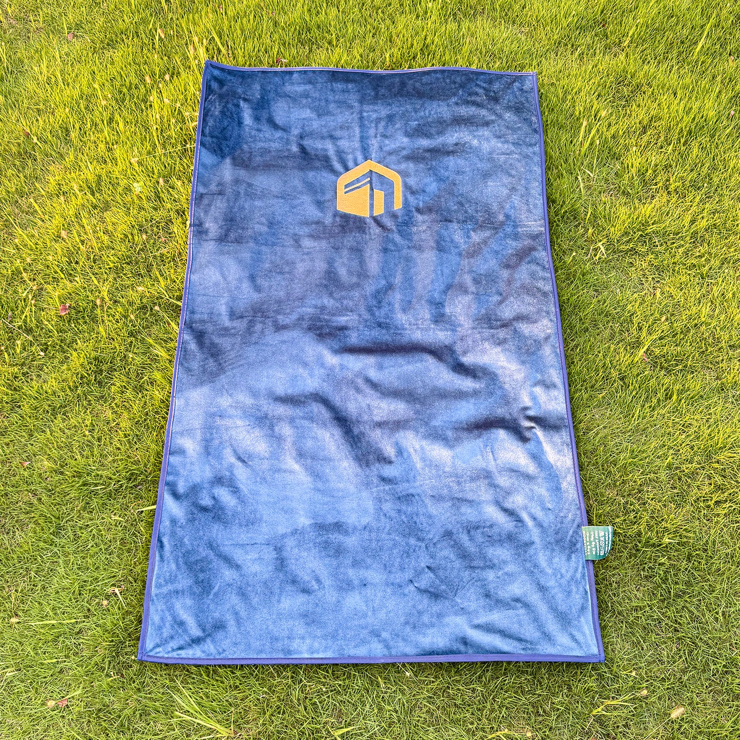 Waterproof Travel Prayer Mat – Red & Blue with Golden Kaaba Design, Eco-Friendly Fabric